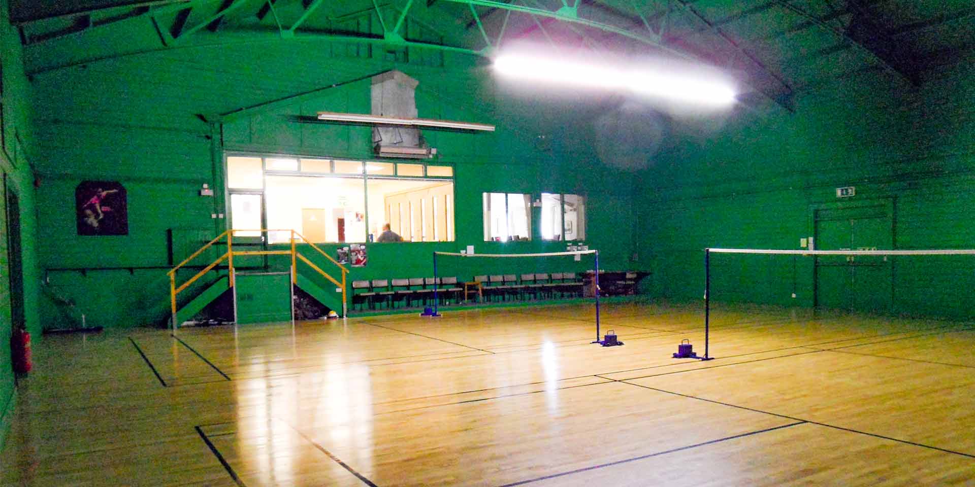 Badminton 2 courtS